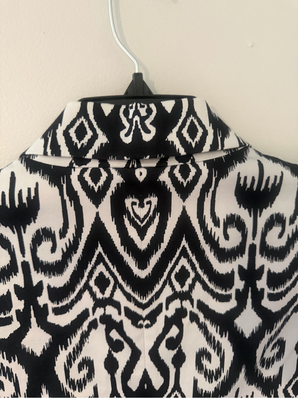 Jones New York Stretch Black and White Ikat-Style Abstract Blazer size 6 - Picture 12 of 16